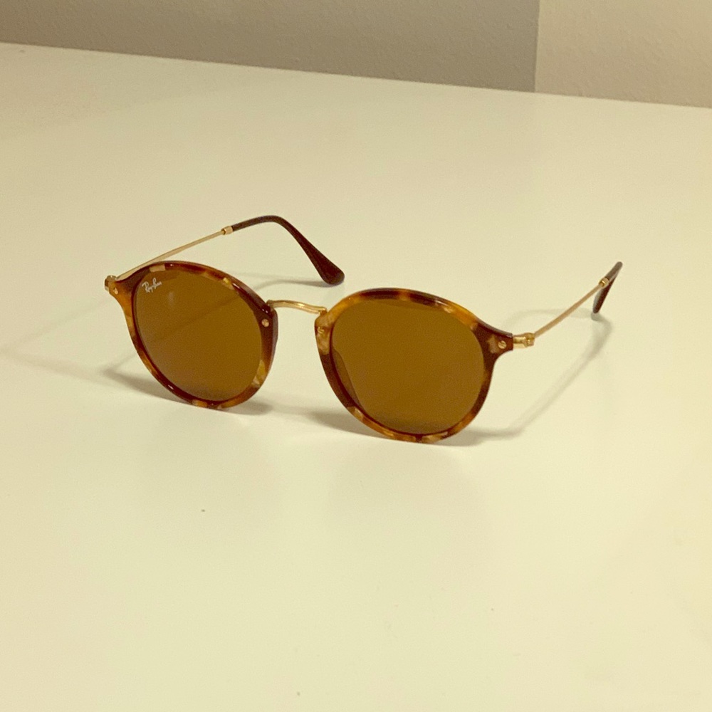 RAY BAN ROUND FLECK SUNGLASSES, BROWN LENSES